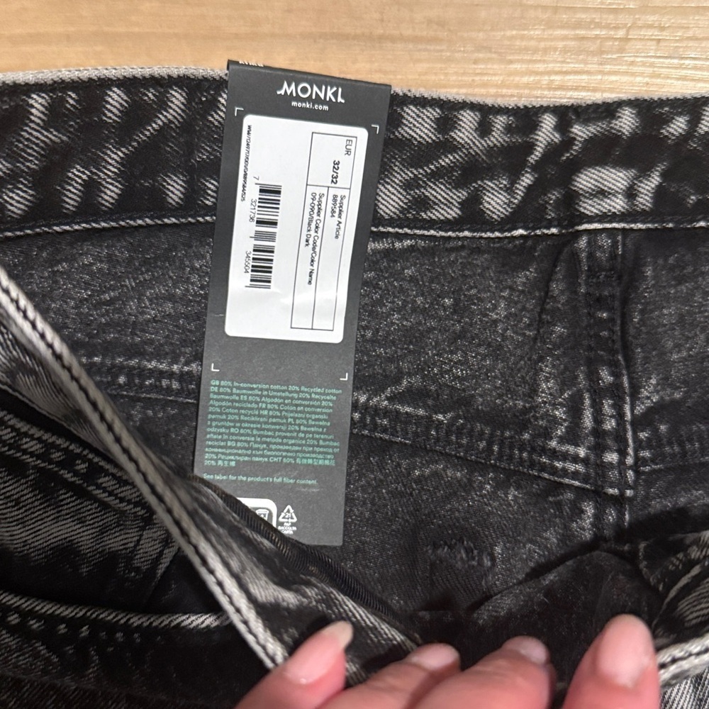 Monki Straight Mid West Rigid Black Dark Acid Wash Jeans Size 32/32 NWT - Picture 2 of 6